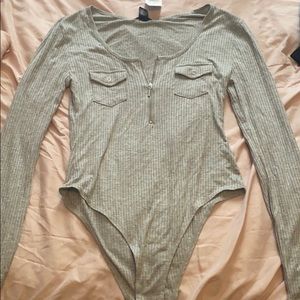 Long sleeve gray top